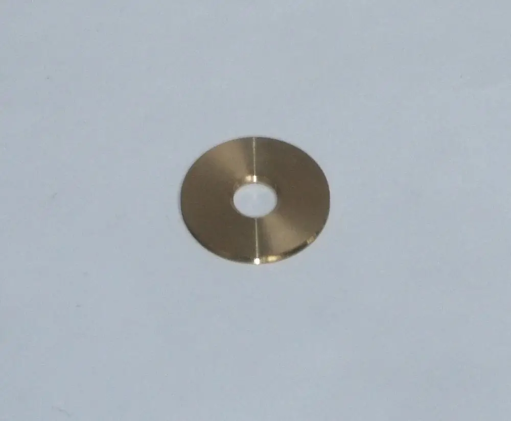 Brassscheibe mit zentralem Loch, die möglicherweise für die Gasflussregelung in Daikin-Anlagen verwendet wird. Sie ist flach und rund, mit einer glatten Oberfläche.